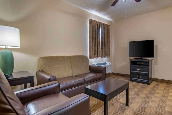 Foto van 1 Queensize Bed | Mob Acc Tub Ste Nsmk Sb Micfri - Vakantiehuis in Charlotte NC - Facilities