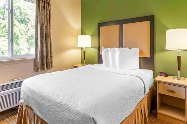 Foto van 1 Queensize Bed | Niet-roken, Magnetronkoelkast - Vakantiehuis in Greenville SC - BedRoom