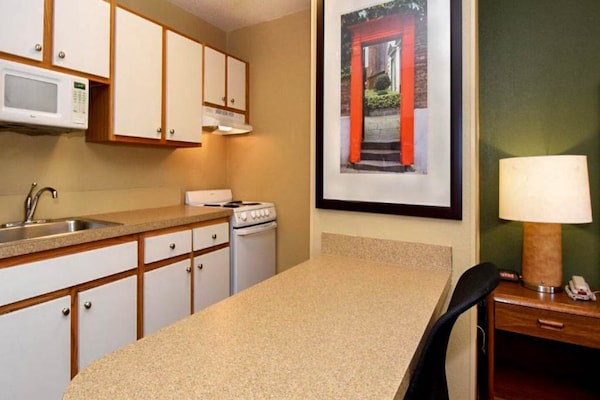 Foto van 1 Queensize Bed | Niet-roken, Magnetronkoelkast - Vakantiehuis in Greenville SC - Kitchen