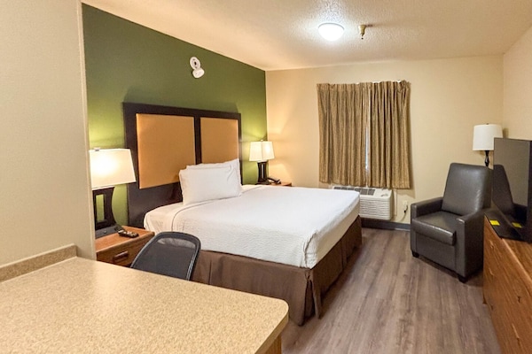 Foto van 1 Queensize Bed | Mob Acc Tub Ste Nsmk Sb Micfri - Vakantiehuis in Greenville SC - BedRoom