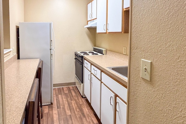 Foto van 1 Queensize Bed | Mob Acc Tub Ste Nsmk Sb Micfri - Vakantiehuis in Greenville SC - Kitchen