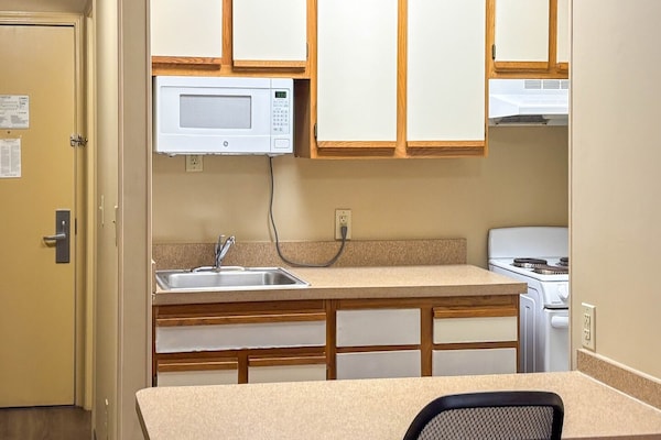 Foto van 1 Queensize Bed | Mob Acc Tub Ste Nsmk Sb Micfri - Vakantiehuis in Greenville SC - Kitchen