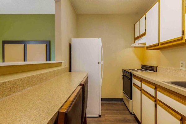 Foto van 1 Queensize Bed | Mob Acc Tub Ste Nsmk Sb Micfri - Vakantiehuis in Greenville SC - Kitchen
