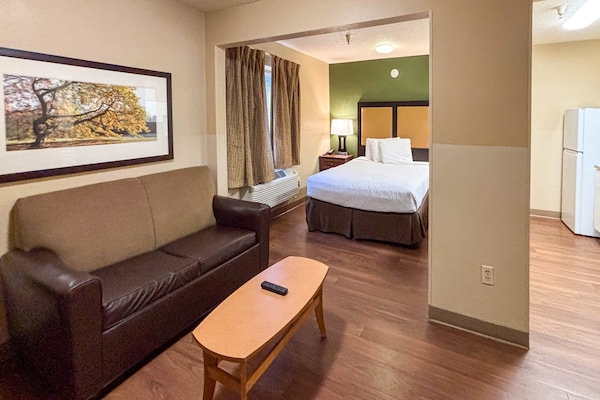 Foto van 1 Queensize Bed | Mob Acc Tub Ste Nsmk Sb Micfri - Vakantiehuis in Greenville SC - BedRoom