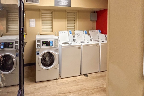 Foto van 1 Queensize Bed | Mob Acc Tub Ste Nsmk Sb Micfri - Vakantiehuis in Greenville SC - Facilities