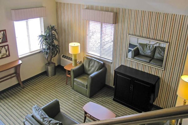 Foto van 1 Queensize Bed | Mob Acc Tub Ste Nsmk Sb Micfri - Vakantiehuis in Greenville SC - Facilities