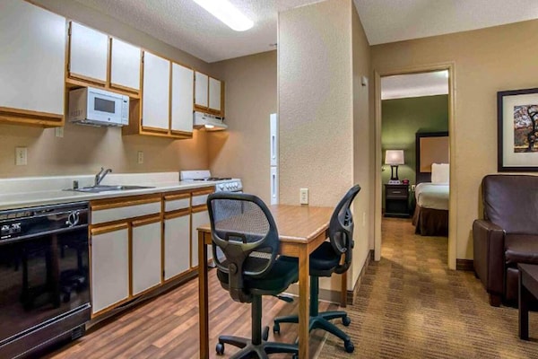 Foto van 1 Queensize Bed | Mob Acc Tub Ste Nsmk Sb Micfri - Vakantiehuis in Greenville SC - Kitchen