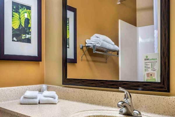 Foto van 1 Queensize Bed | Niet-roken, Magnetron, Slaapbank - BathRoom
