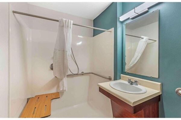 Foto van Studio 6 Little Rock | Queensize bed, slaapbank, NSMK | Keuken - BathRoom