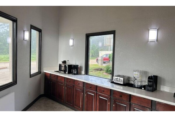 Foto van Studio 6 Little Rock | Queensize bed, slaapbank, NSMK | Keuken - Facilities