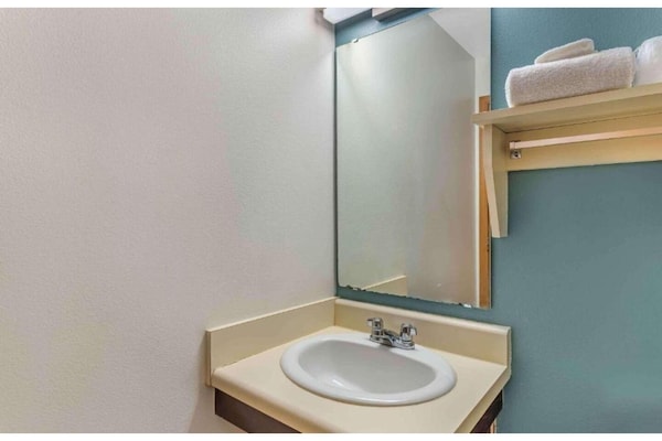 Foto van 1 Volledige mobiele toegang, douche, keuken | Studio 6 Little Rock - BathRoom