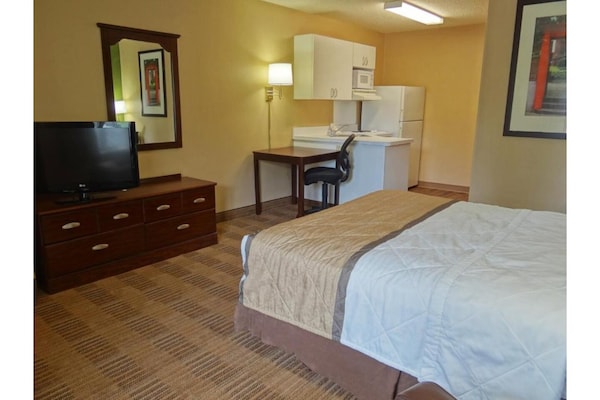 Foto van 1 Queensize Bed | Niet-roken, Keuken - Vakantiehuis in Fresno CA - BedRoom