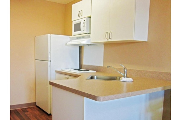 Foto van 1 Queensize Bed | Niet-roken, Keuken - Vakantiehuis in Fresno CA - Facilities