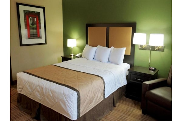Foto van 1 Queensize Bed | Ada/ri Douche/roken/keuken - Vakantiehuis in Fresno CA - BedRoom