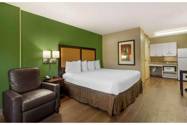 Foto van 1 Queensize Bed | Ada/ri Douche/roken/keuken - Vakantiehuis in Fresno CA - BedRoom