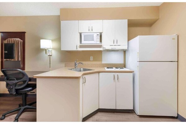 Foto van 1 Queensize Bed | Ada/ri Douche/roken/keuken - Vakantiehuis in Fresno CA - Facilities