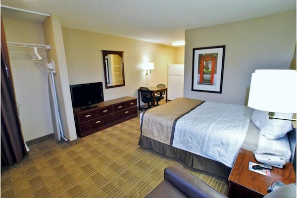 Foto van 1 Queensize Bed | Niet-roken, Keuken - Vakantiehuis in Sacramento CA - BedRoom