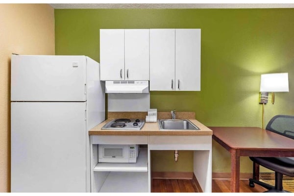 Foto van 1 Kingsize Bed | Mob Acc Ri Shwr Ste Nsmk Ktchn - Vakantiehuis in Sacramento CA - Kitchen
