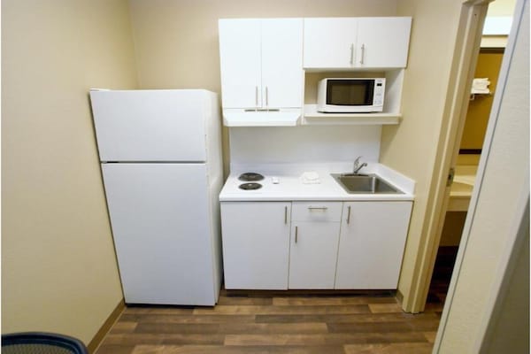 Foto van 1 Kingsize Bed | Mob Acc Ri Shwr Ste Nsmk Ktchn - Vakantiehuis in Sacramento CA - Kitchen