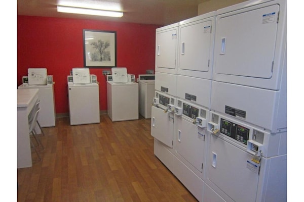 Foto van 1 Kingsize Bed | Mob Acc Ri Shwr Ste Nsmk Ktchn - Vakantiehuis in Sacramento CA - Facilities