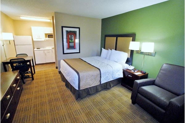 Foto van 1 Kingsize Bed | Mob Acc Ri Shwr Ste Nsmk Ktchn - Vakantiehuis in Sacramento CA - BedRoom