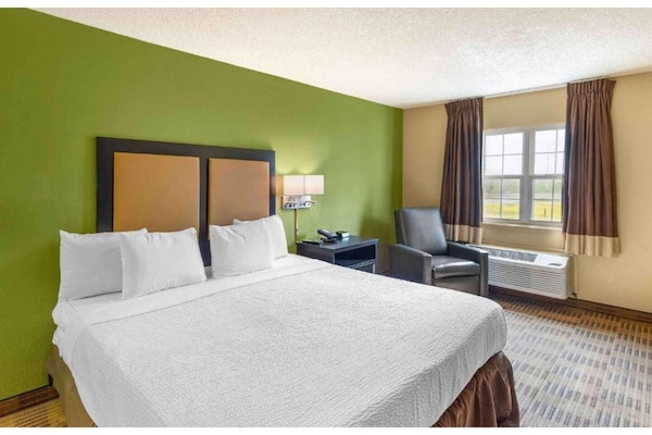 Foto van 1 Kingsize Bed | Mob Acc Ri Shwr Ste Nsmk Ktchn - Vakantiehuis in Sacramento CA - BedRoom