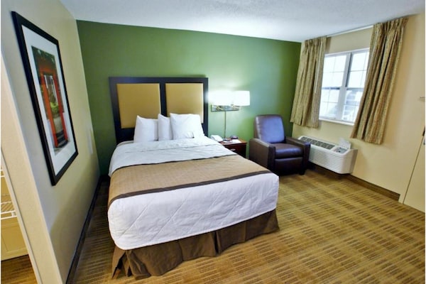 Foto van 1 Kingsize Bed | Mob Acc Ri Shwr Ste Nsmk Ktchn - Vakantiehuis in Sacramento CA - BedRoom