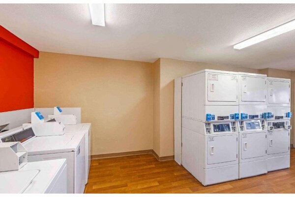 Foto van 1 Kingsize Bed | Mob Acc Ri Shwr Ste Nsmk Ktchn - Vakantiehuis in Sacramento CA - Facilities