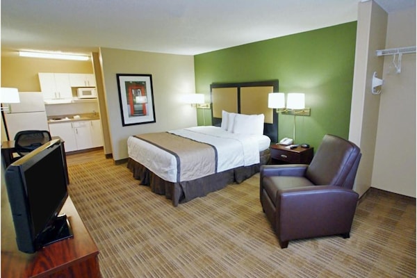 Foto van 1 Kingsize Bed | Niet-roken, Keuken, Douche - Vakantiehuis in Sacramento CA - BedRoom