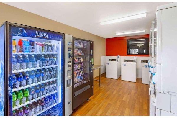 Foto van 1 Kingsize Bed | Niet-roken, Keuken, Douche - Vakantiehuis in Sacramento CA - Facilities