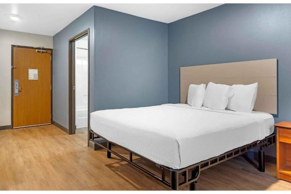 Foto van Studio 6 Fort Myers | Gezellig tweepersoonsbed, NSMK | Keuken - BedRoom