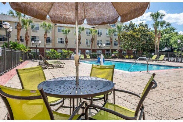 Foto van 1 Kingsize Bed | Suite, Nsmk, Keuken, Slaapbank - Vakantiehuis in Jacksonville - ExteriorSummer