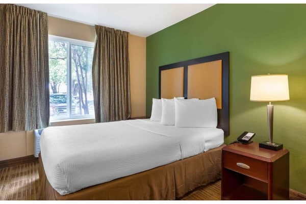 Foto van 1 Tweepersoonsbed | Ada/bad/niet-roken/keuken - Vakantiehuis in Jacksonville - BedRoom