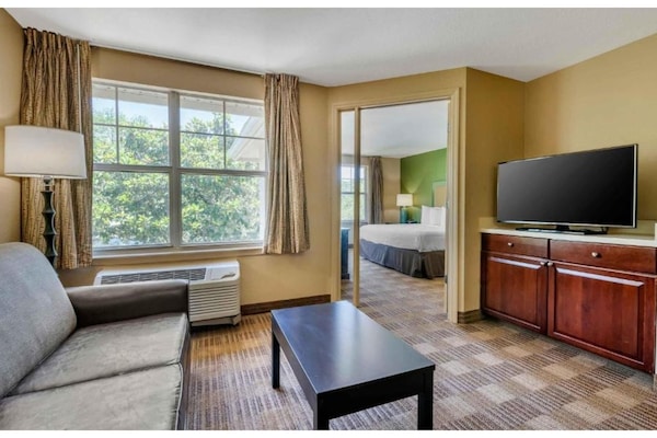 Foto van 1 Tweepersoonsbed | Ada/bad/niet-roken/keuken - Vakantiehuis in Jacksonville - BedRoom