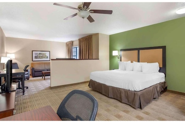 Foto van Gezellig kingsize bed, Nsmk|Keuken|Douche|Studio 6 Chicago - BedRoom