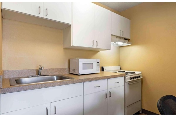 Foto van 1 Queensize Bed | Niet-roken, Keuken - Vakantiehuis in South Bend IN - Kitchen