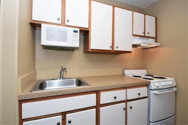 Foto van 1 Queensize Bed | Niet-roken, Keuken - Vakantiehuis in South Bend IN - Kitchen