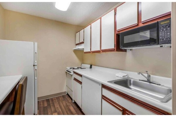 Foto van 1 Queensize Bed | Niet-roken, Keuken, Slaapbank - Vakantiehuis in South Bend IN - Kitchen