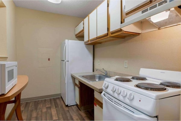 Foto van 1 Queensize Bed | Niet-roken, Keuken, Slaapbank - Vakantiehuis in South Bend IN - Facilities