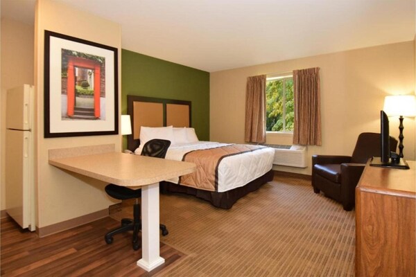 Foto van 1 Kingsize Bed | Toegankelijk Voor Gehoor, Keuken - Vakantiehuis in South Bend IN - BedRoom