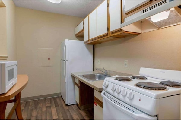 Foto van 1 Kingsize Bed | Niet-roken, Keuken, Douche - Vakantiehuis in South Bend IN - Facilities