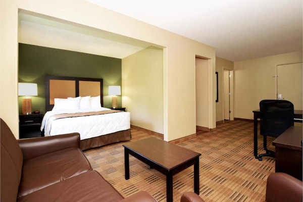 Foto van 1 Kingsize Bed | Niet-roken, Keuken, Douche - Vakantiehuis in South Bend IN - Facilities