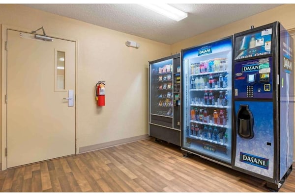 Foto van 1 Kingsize Bed | Niet-roken, Keuken, Douche - Vakantiehuis in South Bend IN - Facilities