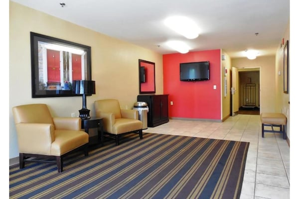 Foto van 1 Kingsize Bed | Niet-roken, Keuken, Douche - Vakantiehuis in South Bend IN - FloorPlan