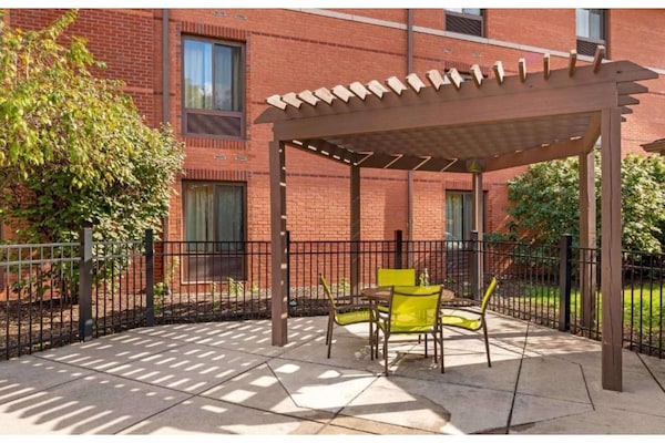 Foto van 1 Kingsize Bed | Niet-roken, Keuken, Douche - Vakantiehuis in South Bend IN - ExteriorSummer