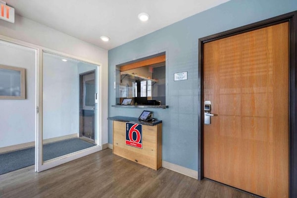 Foto van 1 Tweepersoonsbed | Mobil Acc Ri Shwr Nsmk Keuken - Vakantiehuis in Wichita KS - FloorPlan