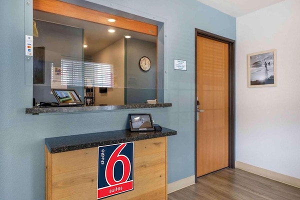 Foto van 1 Tweepersoonsbed | Mobil Acc Ri Shwr Nsmk Keuken - Vakantiehuis in Wichita KS - FloorPlan