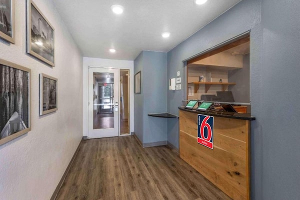 Foto van 1 Tweepersoonsbed | Ada/bad/niet-roken/keuken - Vakantiehuis in Shreveport LA - FloorPlan