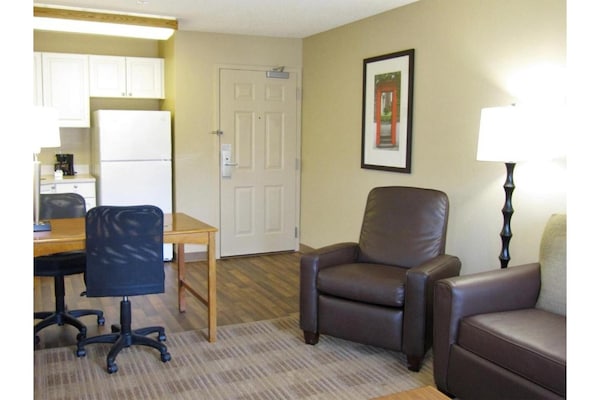 Foto van Studio 6 Gaithersburg|Cozy King|Nsmk|Keuken - Vakantiehuis in Baltimore MD - BedRoom
