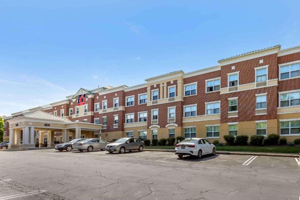 Foto van Studio 6 Gaithersburg|Spacious King|Gehoor|Keuken - Vakantiehuis in Baltimore MD - ExteriorSummer